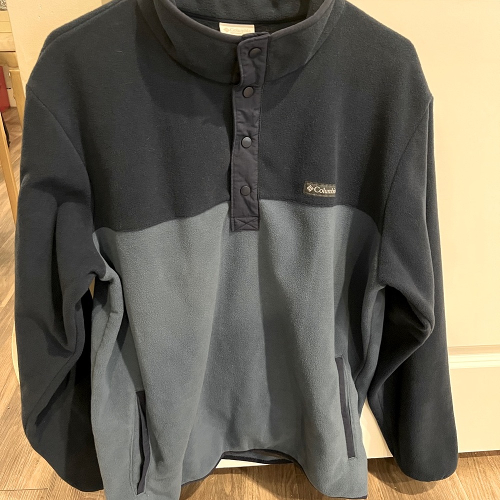 Columbia Large Pullover